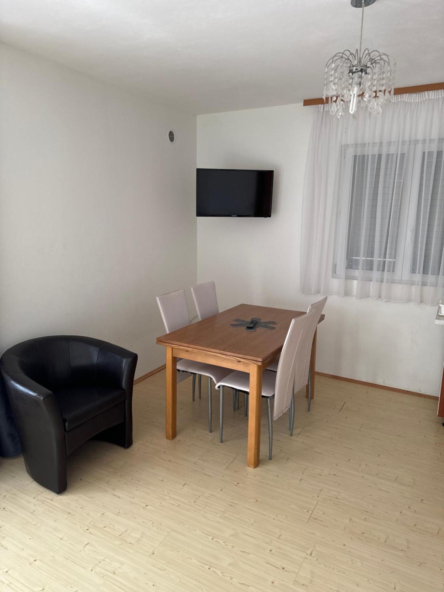 شقة Apartman J&B فير المظهر الخارجي الصورة