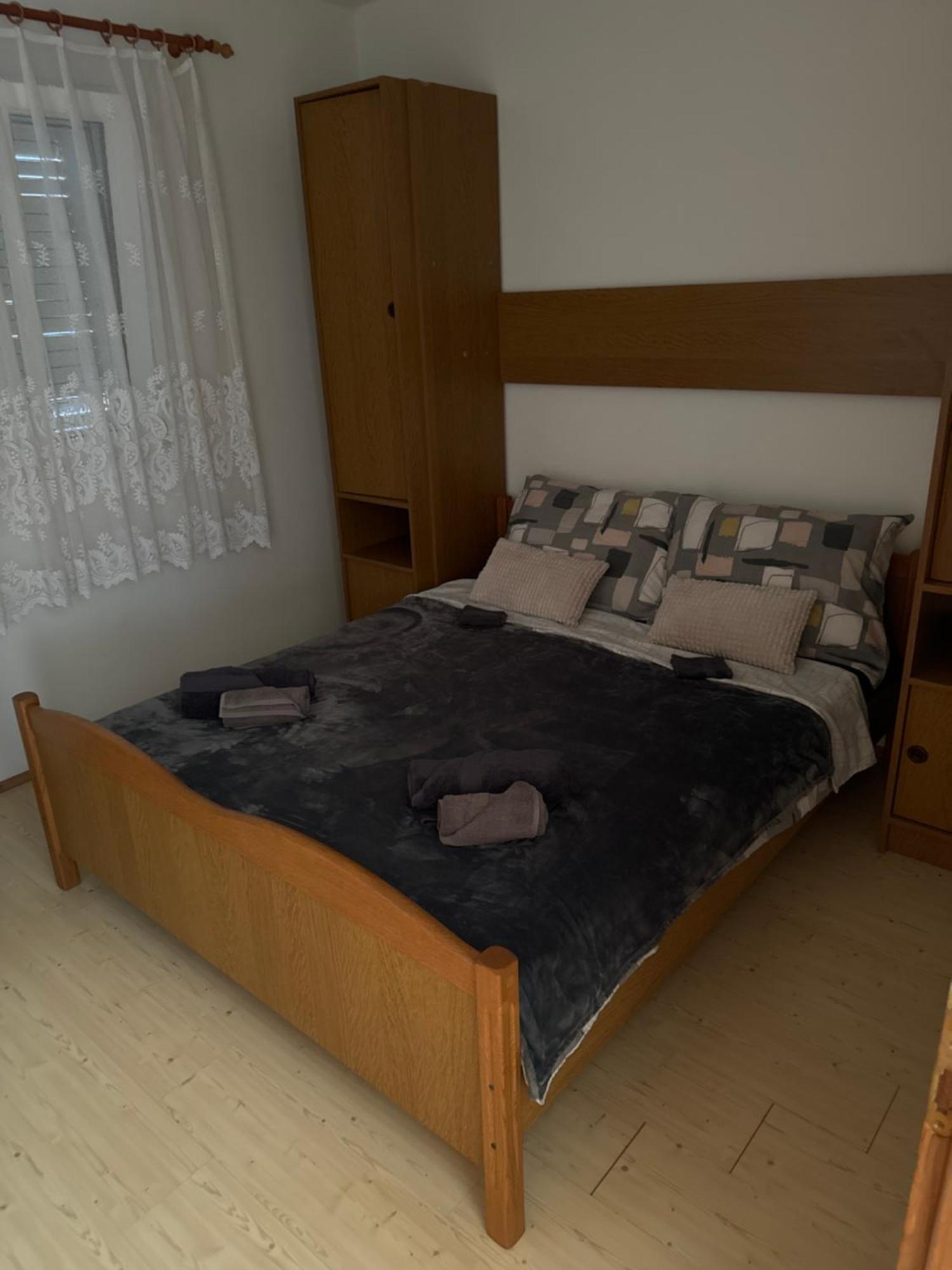 شقة Apartman J&B فير المظهر الخارجي الصورة